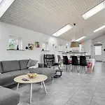 Prázdninový dům Four-bedroom In