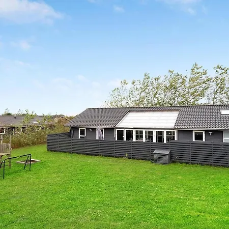 Nice Home In Tarm With Sauna *