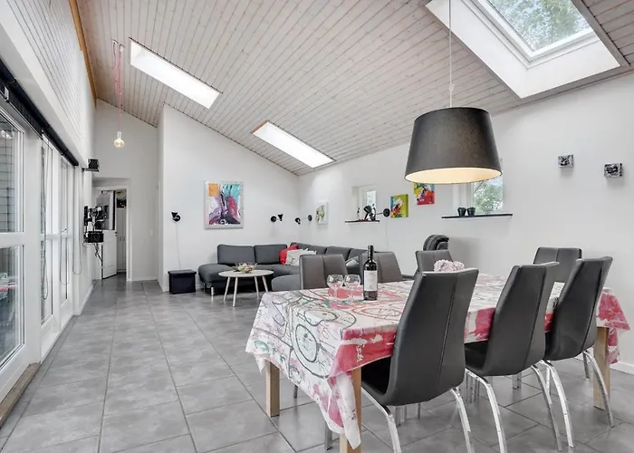 Prázdninový dům Four-bedroom In *